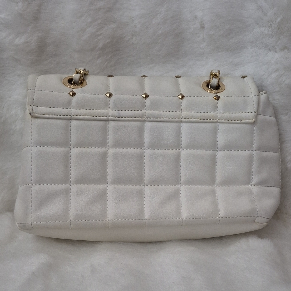 Aldo Ivory Quilted Shoulder Bag with Gold Chain - Picture 4 of 16